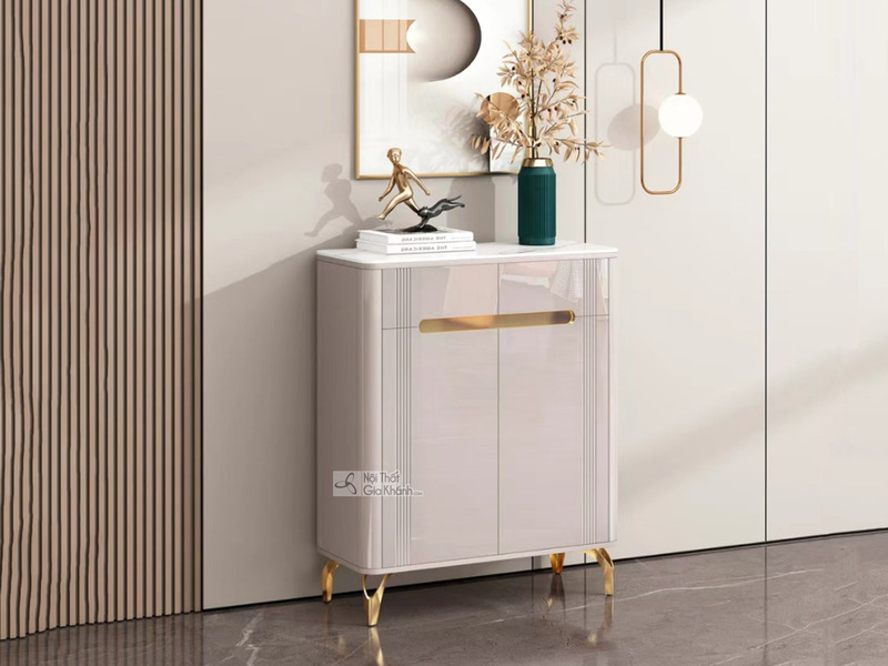 Tủ giày hiện đại TDEH164 chụp chính diện, nổi bật với hai cánh tủ màu be sáng bóng, đường vân dọc tinh tế và tay nắm ngang…