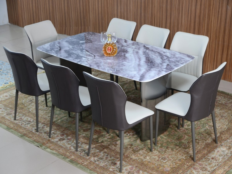 Bộ bàn ăn hiện đại BA6385-16 gồm bàn mặt đá pha lê nhân tạo màu vân mây xám trắng và 8 ghế ăn. Bốn ghế bọc da màu nâu đậm…