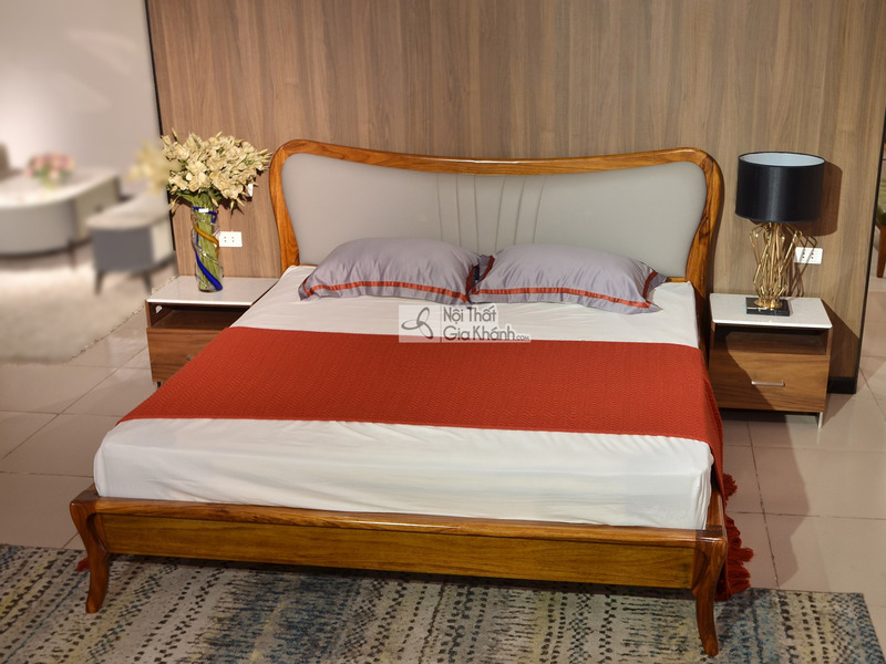 Giường ngủ gỗ Mun hiện đại GIC04-18 được chụp chính diện, tập trung vào phần thân và đầu giường. Khung giường gỗ Mun tự nh…
