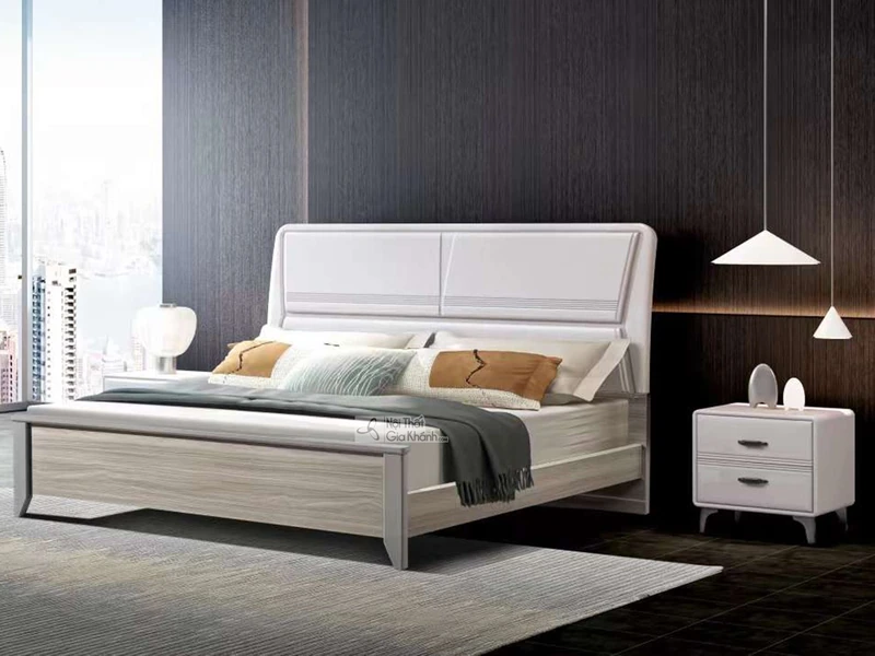 Giường ngủ hiện đại GI1902-1 và tủ đầu giường được chụp từ góc hơi chếch, đặt trong một phòng ngủ có tông màu trung tính…