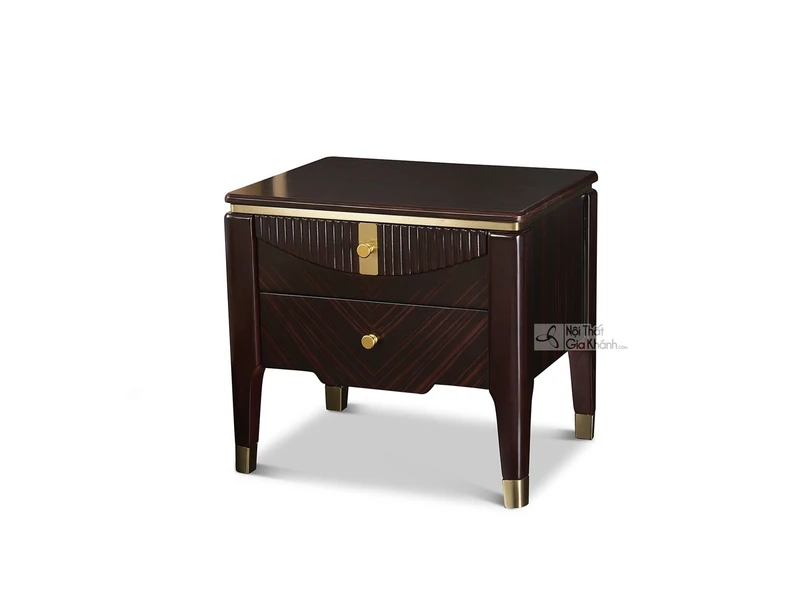 Tủ đầu giường nhập khẩu TAQF226 được chụp ở góc hơi chếch, nổi bật với hai ngăn kéo tiện dụng. Tủ có màu nâu sẫm sang trọn…