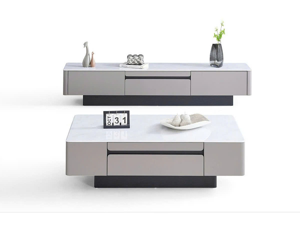 Ảnh chụp tổng thể từ góc chính diện hơi chếch xuống, hiển thị một bộ đôi sản phẩm gồm bàn trà và kệ tivi đồng bộ. Bàn trà…