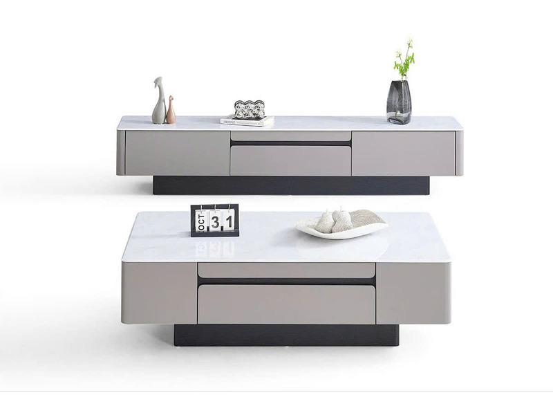 Ảnh chụp tổng thể từ góc chính diện hơi chếch xuống, hiển thị một bộ đôi sản phẩm gồm bàn trà và kệ tivi đồng bộ. Bàn trà…