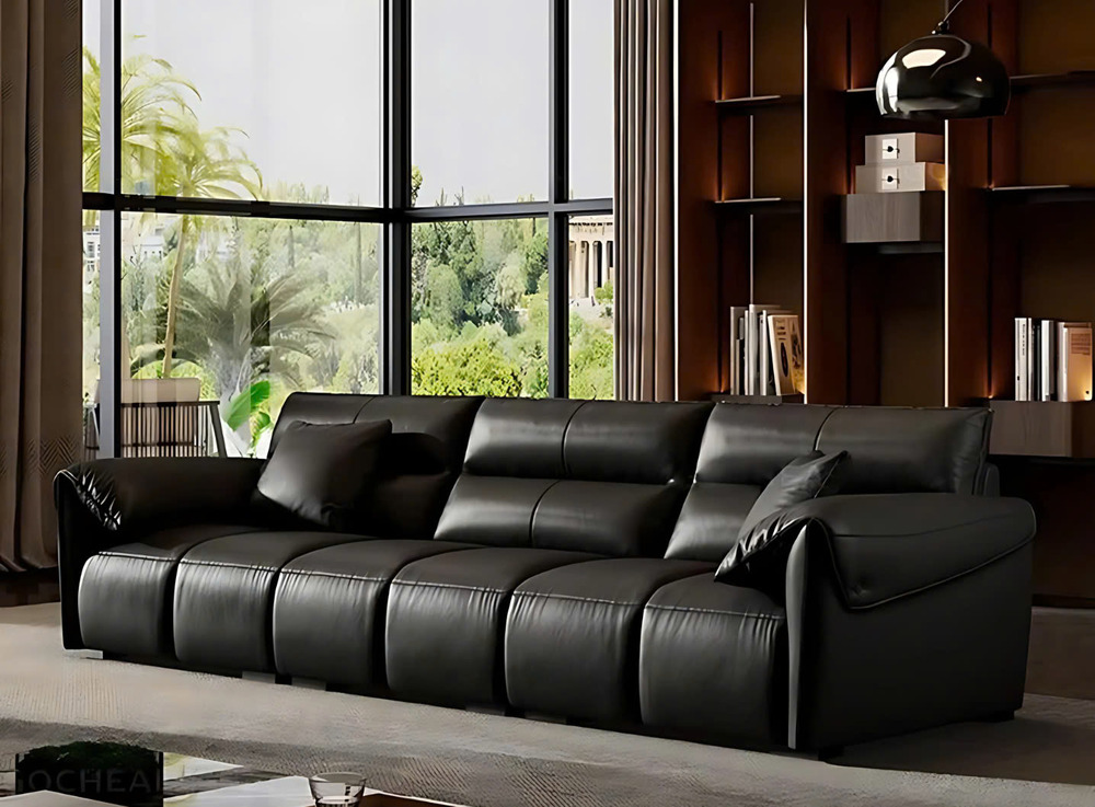 Sofa băng SF-S9018 màu đen, chụp ngang từ góc hơi chếch, đặt trong phòng khách hiện đại. Ghế có thiết kế tối giản với các…