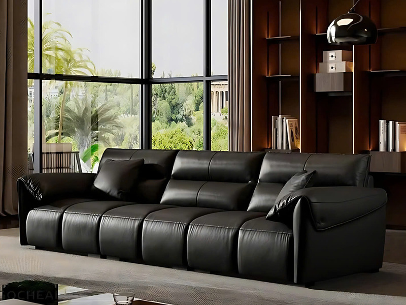 Sofa băng SF-S9018 màu đen, chụp ngang từ góc hơi chếch, đặt trong phòng khách hiện đại. Ghế có thiết kế tối giản với các…