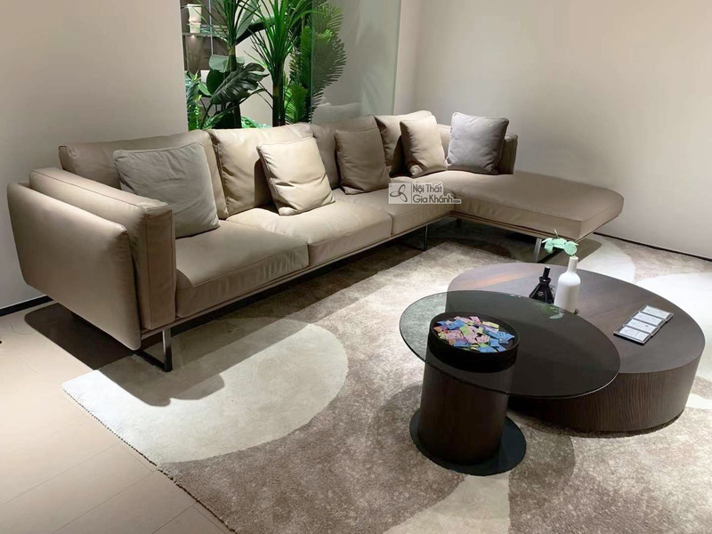 Bộ sofa góc trái SF0064GT màu xám ghi được chụp từ góc nhìn hơi cao, tổng thể sản phẩm đặt trên thảm trải sàn màu be với h…