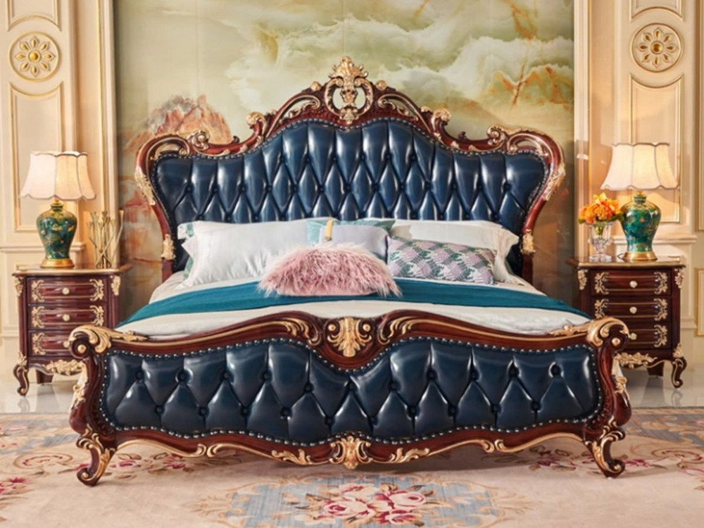 Giường ngủ tân cổ điển GIB22-18 chụp chính diện, nổi bật với đầu giường và đuôi giường bọc da màu xanh navy chần nút sang…