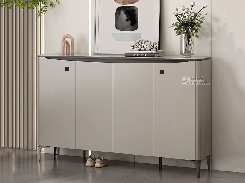 Tủ giày nhập khẩu TD3104 màu nâu nhạt, thiết kế hiện đại với bốn cánh tủ đóng kín, tay nắm ẩn màu nâu đậm. Mặt tủ phẳng mà…