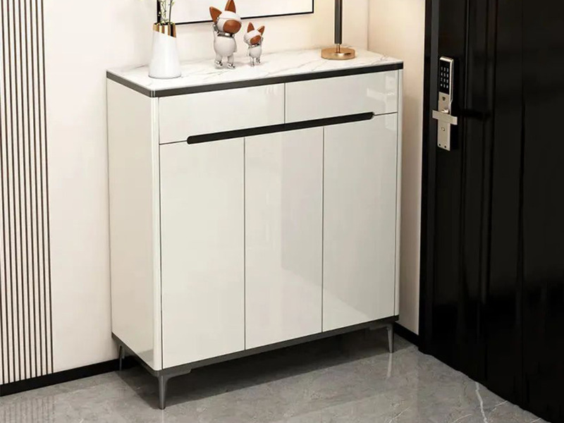 Tủ giầy hiện đại TDHB110 màu trắng bóng, đặt ở tiền sảnh. Mặt trên tủ ốp đá vân mây trắng xám, thân tủ có một ngăn kéo và…