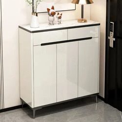 Tủ giầy TDHB90 phong cách hiện đại, chụp chính diện, đặt trong không gian tiền sảnh. Tủ có ba cánh mở và hai ngăn kéo nhỏ…