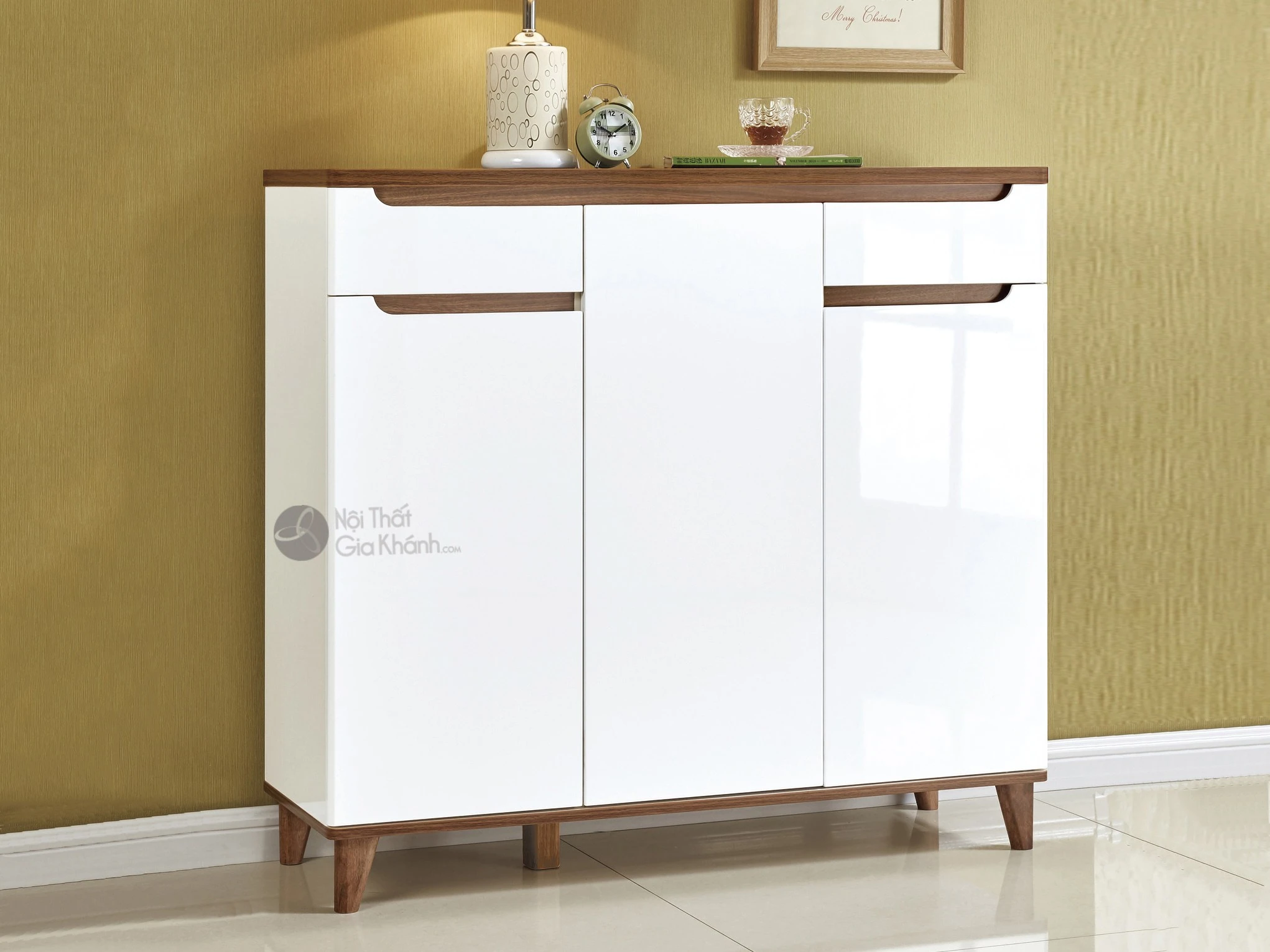 Tủ giày hiện đại nhập khẩu trắng bóng phong cách Scandinavian tại showroom Gia Khánh