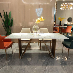 Bàn ăn 1m8 mặt đá gốm BAQT229-18 được chụp chính diện trong không gian showroom Nội Thất Gia Khánh. Bàn có mặt đá gốm màu…