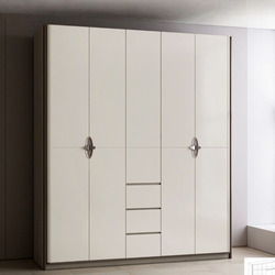 Tủ quần áo 5 cánh hiện đại TU2A-15 được chụp cận cảnh từ phía trước, nổi bật với thiết kế tối giản và màu sắc trang nhã. T…