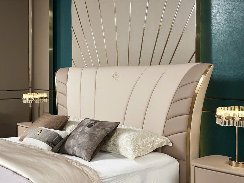Ảnh cận cảnh đầu giường bọc da Luxury GIQF809-18, nổi bật với thiết kế bo cong mềm mại và chất liệu da bò tự nhiên màu kem…