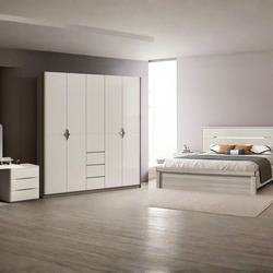 Toàn cảnh bộ phòng ngủ hiện đại BG2A-2-15 được bài trí trong không gian rộng rãi. Giường 1m8x2m có đầu giường bọc da màu t…
