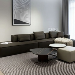 Bộ sofa góc trái SF1801B màu nâu đậm được đặt trong không gian phòng khách hiện đại, với thảm sọc ngang, bàn trà đôi mặt đ…