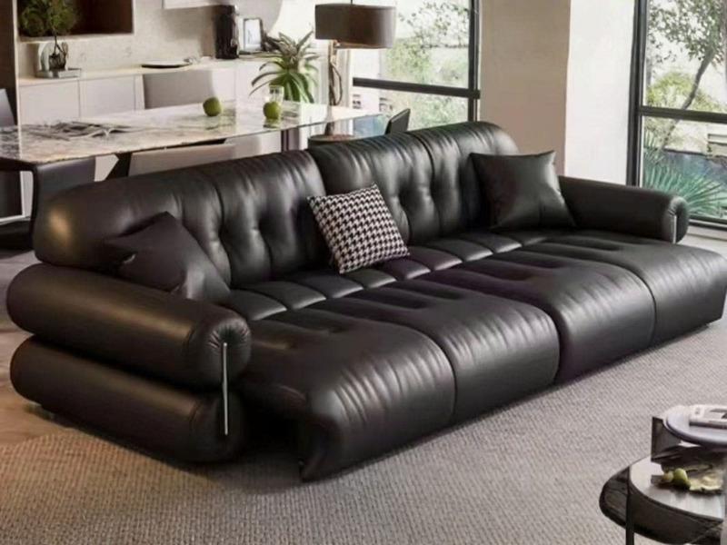 Chiếc sofa chỉnh điện SF-HY08 màu đen sang trọng, được chụp từ góc hơi chếch, nổi bật kiểu dáng góc chữ L hiện đại với các…