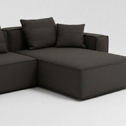 Cận cảnh phần góc của bộ sofa SF1801B màu nâu đậm, tập trung vào các gối tựa lưng và gối ôm nhỏ. Chi tiết đường may nổi bậ…