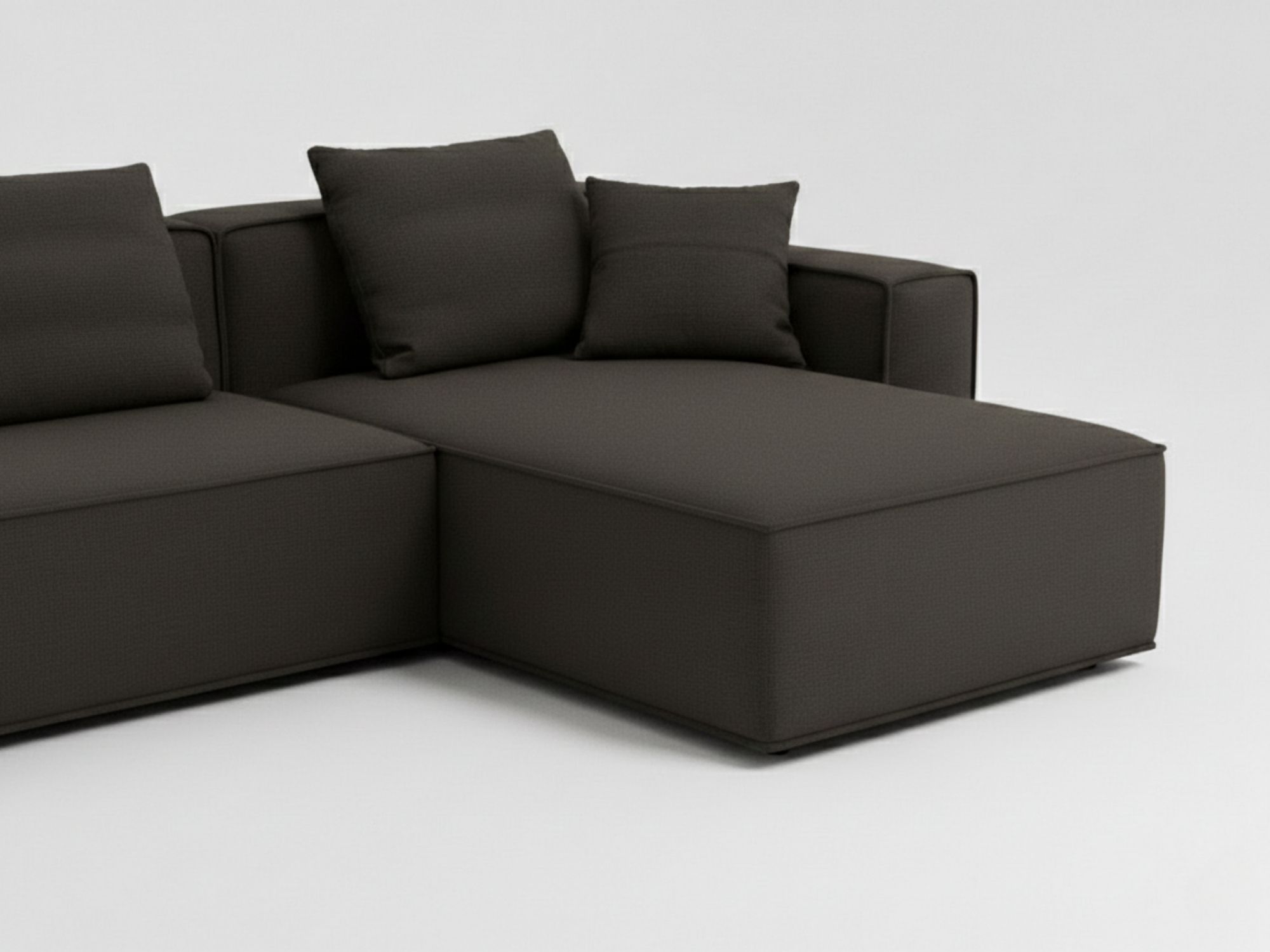 Cận cảnh phần góc của bộ sofa SF1801B màu nâu đậm, tập trung vào các gối tựa lưng và gối ôm nhỏ. Chi tiết đường may nổi bậ…