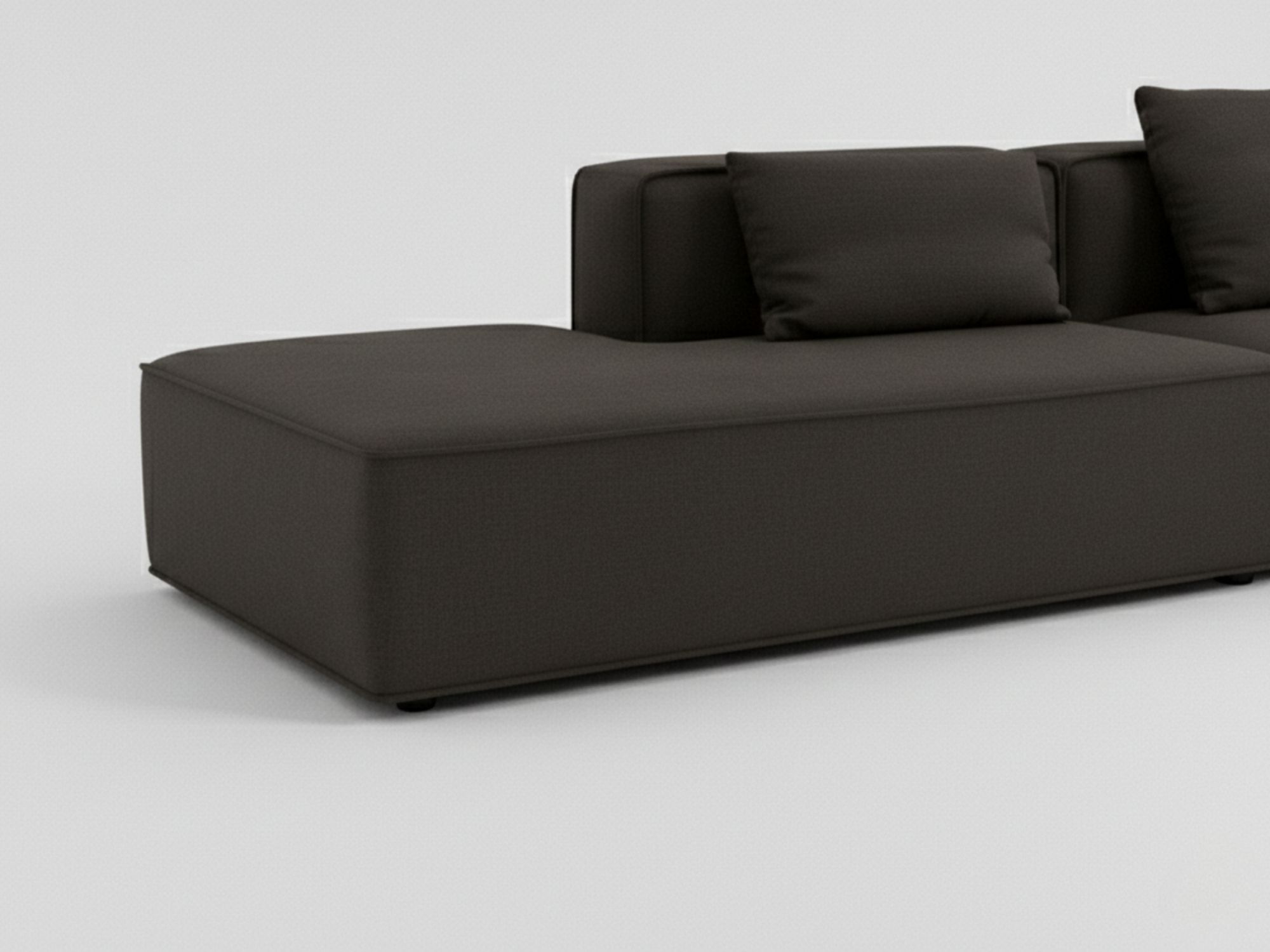 Cận cảnh phần ghế dài (chaise lounge) của bộ sofa góc trái SF1801B màu nâu đậm. Thiết kế đệm ngồi liền mạch, rộng rãi, kết…