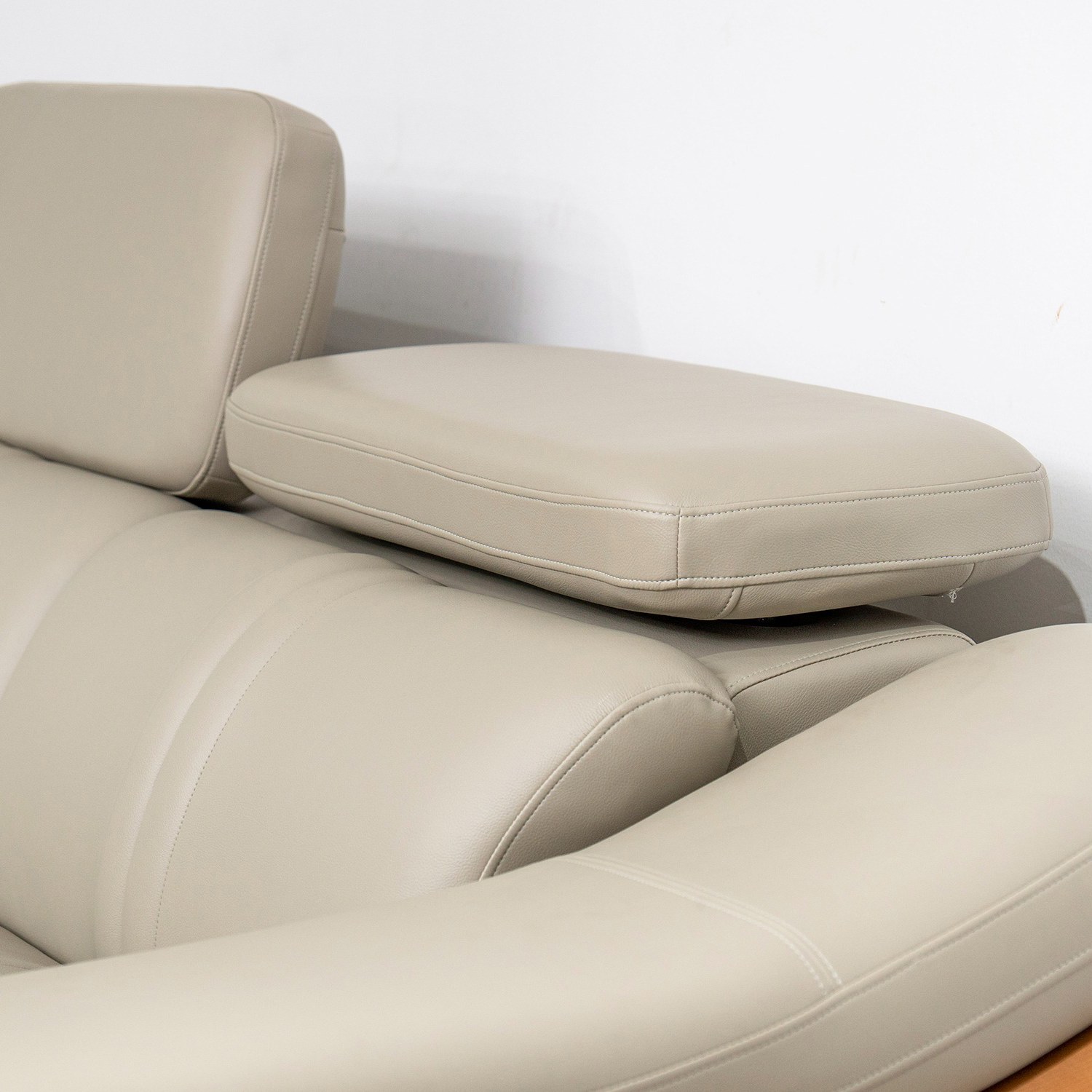 Sofa Da Góc 2 Băng Trẻ Trung Cho Phòng Khách SP0672-2-C1046 – ảnh 4
