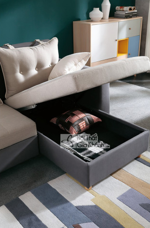 Ảnh cận cảnh chi tiết hộc chứa đồ tiện lợi của ghế sofa giường SF250-8G. Phần đệm ngồi của góc chữ L được nâng lên, để lộ…