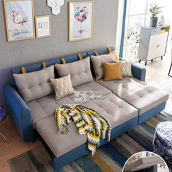 Sofa giường góc chữ L bọc vải màu xanh dương và be, được mở rộng hoàn toàn thành giường ngủ tiện lợi. Hình ảnh chụp từ trê…