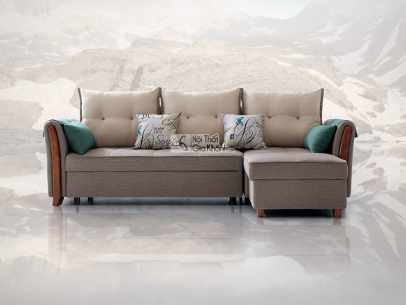 Sofa giường đa năng SF276-2G góc phải được chụp chính diện, nổi bật với tông màu be chủ đạo của vải bọc. Sofa có ba gối tự…