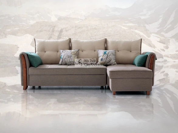 Sofa giường đa năng SF276-2G góc phải được chụp chính diện, nổi bật với tông màu be chủ đạo của vải bọc. Sofa có ba gối tự…