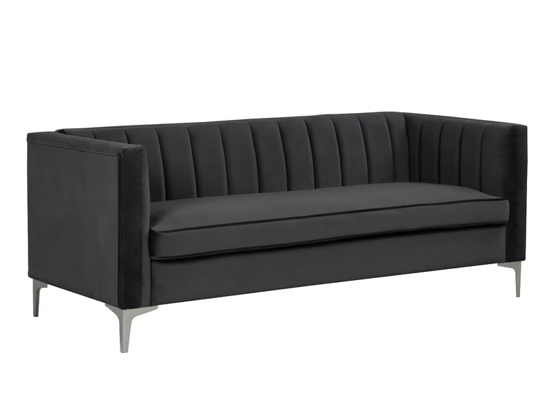 Sofa băng SF-552 màu xám đậm, chụp góc thấp từ phía trước, nổi bật thiết kế hiện đại với lưng và tay vịn có các đường sọc…