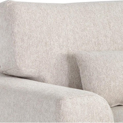 Cận cảnh phần tựa lưng và gối tựa nhỏ của sofa bọc vải màu be nhạt. Tựa lưng có độ cong nhẹ, ôm sát cơ thể, kết hợp với gố…
