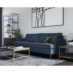 Sofa băng bọc vải màu xanh đậm nổi bật trong không gian phòng khách hiện đại. Sofa có thiết kế tay vịn thấp, đệm ngồi và t…