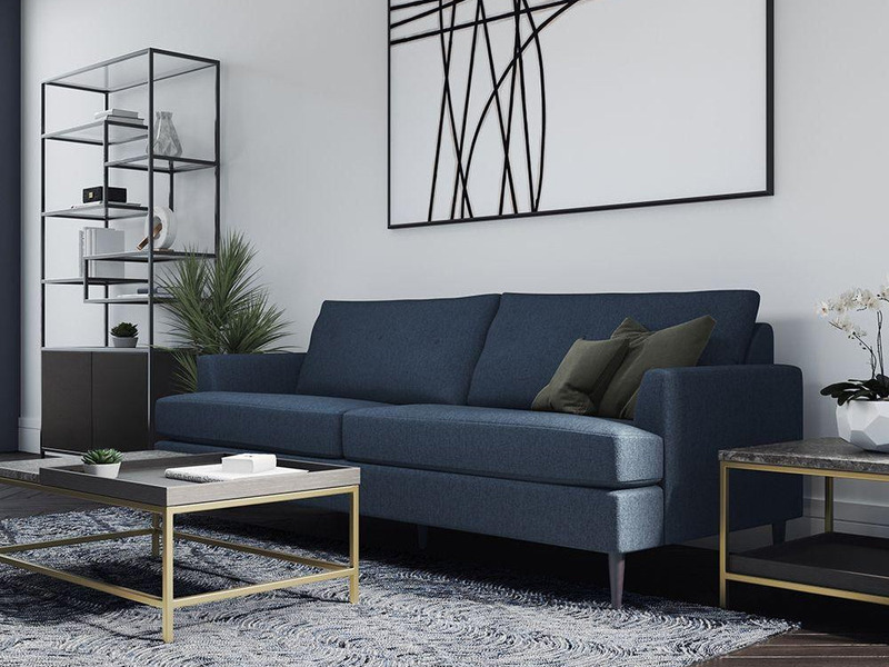 Sofa băng bọc vải màu xanh đậm nổi bật trong không gian phòng khách hiện đại. Sofa có thiết kế tay vịn thấp, đệm ngồi và t…