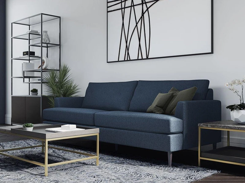 Sofa băng bọc vải màu xanh đậm nổi bật trong không gian phòng khách hiện đại. Sofa có thiết kế tay vịn thấp, đệm ngồi và t…