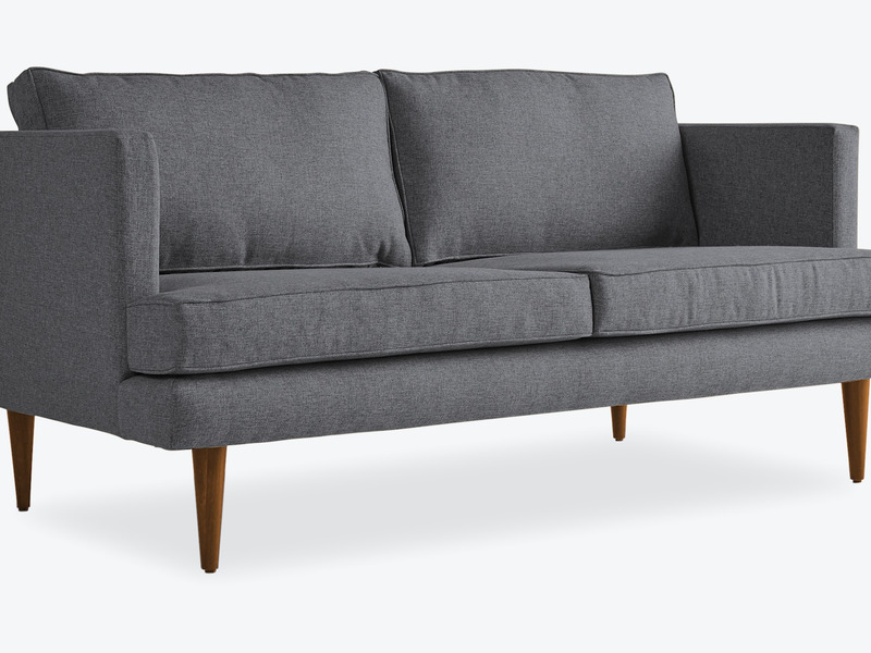 Sofa băng 3 chỗ Preston SF-111 màu xám đậm, bọc vải, chụp chính diện. Thiết kế hiện đại với tay vịn và lưng tựa vuông vắn…