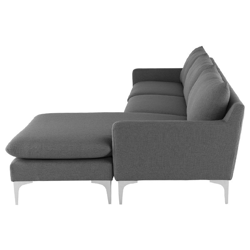 Góc chụp nghiêng bên phải của sofa SF-387 màu xám đậm, làm nổi bật cấu trúc thấp, dài và các đường nét mềm mại của sản phẩ…