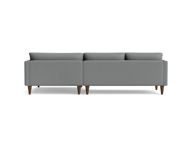 Hình ảnh chụp từ phía sau của sofa góc Lewis SF-489 bọc vải màu xám nhạt trên nền trắng. Góc nhìn này cho thấy rõ phần lưn…