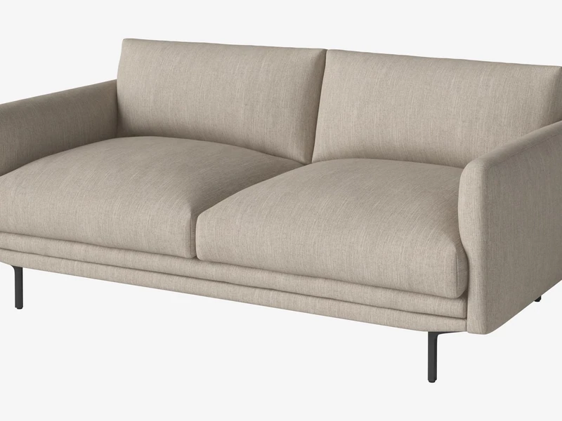 Sofa băng hai chỗ ngồi bọc vải màu be nhạt, chụp góc nghiêng từ trên xuống, nổi bật với thiết kế tối giản, tay vịn thấp và…