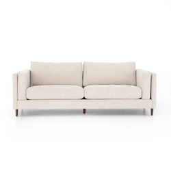 Sofa băng Ezra SF-222 chụp chính diện, thể hiện rõ kiểu dáng hai chỗ ngồi với đệm rời. Màu be nhạt của vải bọc cùng thiết…