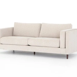 Sofa băng Ezra SF-222 màu be nhạt, chụp góc nghiêng từ phía trước bên phải, nổi bật thiết kế hiện đại với tay vịn vuông vắ…