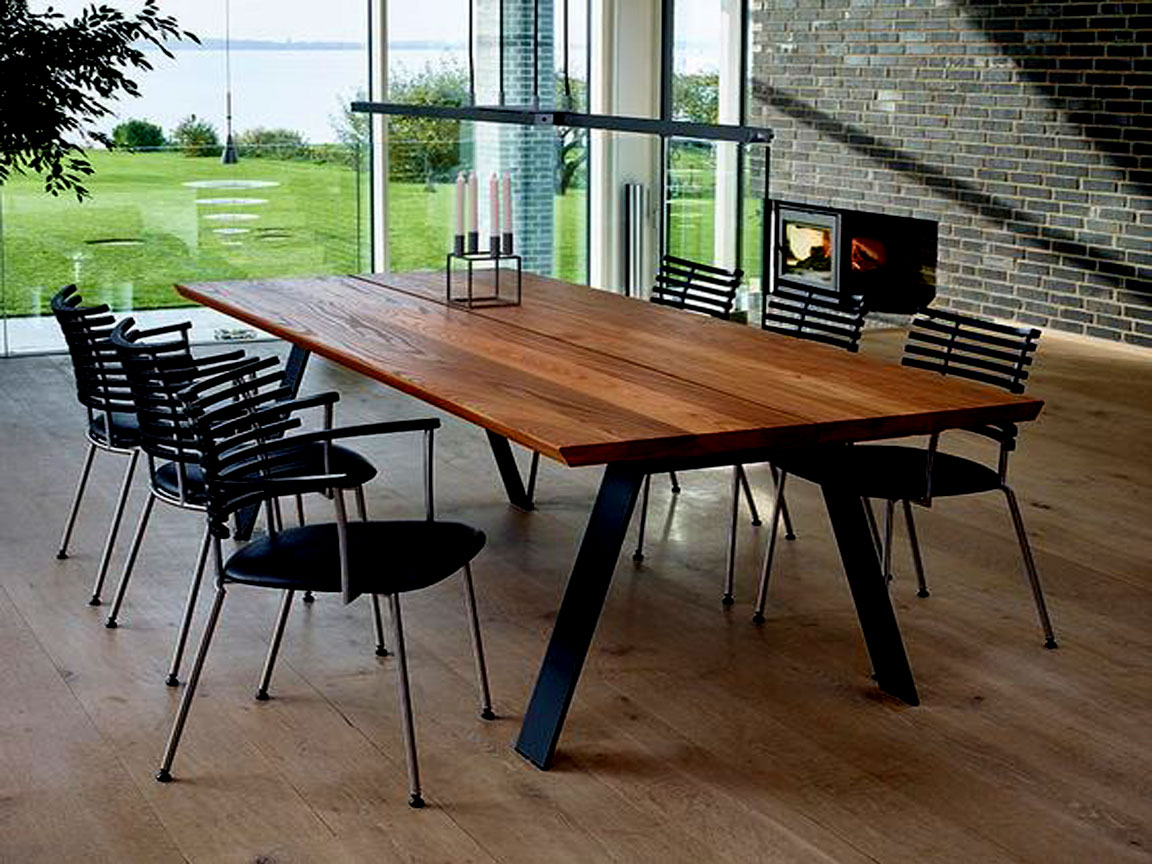 Bàn ăn chân sắt mặt gỗ tự nhiên kết hợp khung sơn tĩnh điện