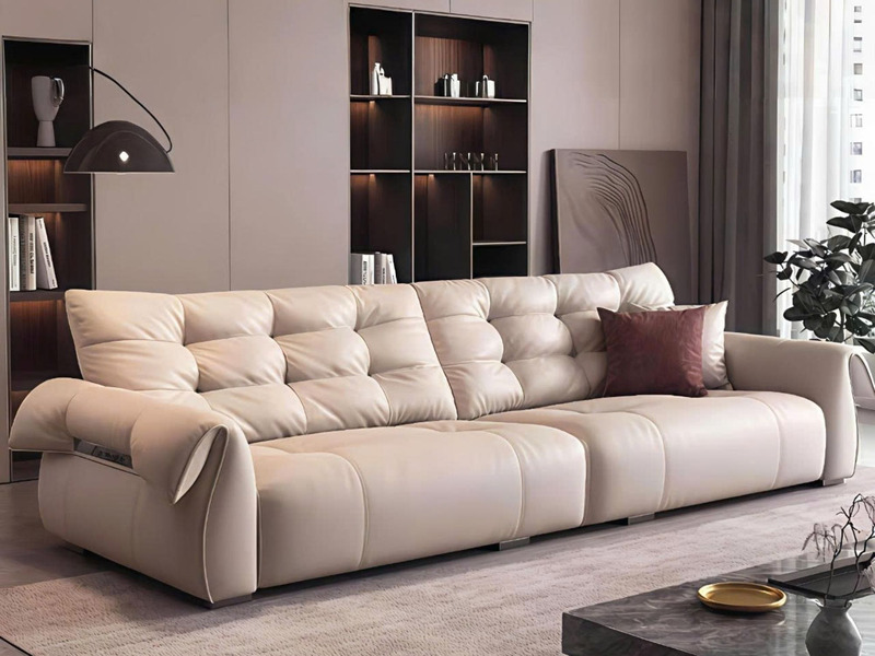 Sofa băng SF-HY06-28 màu kem nhạt, chụp góc chếch, nổi bật phong cách hiện đại. Ghế có tựa lưng và đệm ngồi dày dặn với cá…