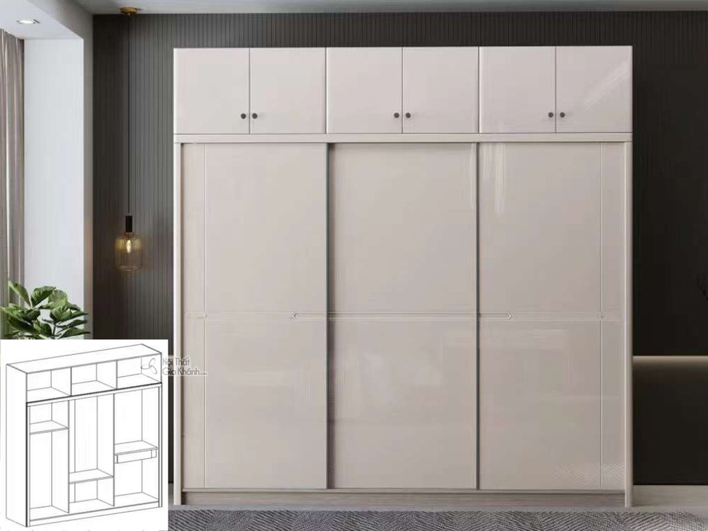 Tủ quần áo cửa lùa BA-13 màu trắng kem trang nhã, được chụp chính diện trong không gian phòng ngủ hiện đại. Tủ có ba cánh…