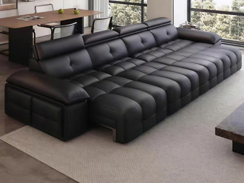 Chiếc sofa băng chỉnh điện SF197 màu đen sang trọng, được chụp từ góc nhìn trên cao hơi chếch, cho thấy toàn bộ chiều dài…