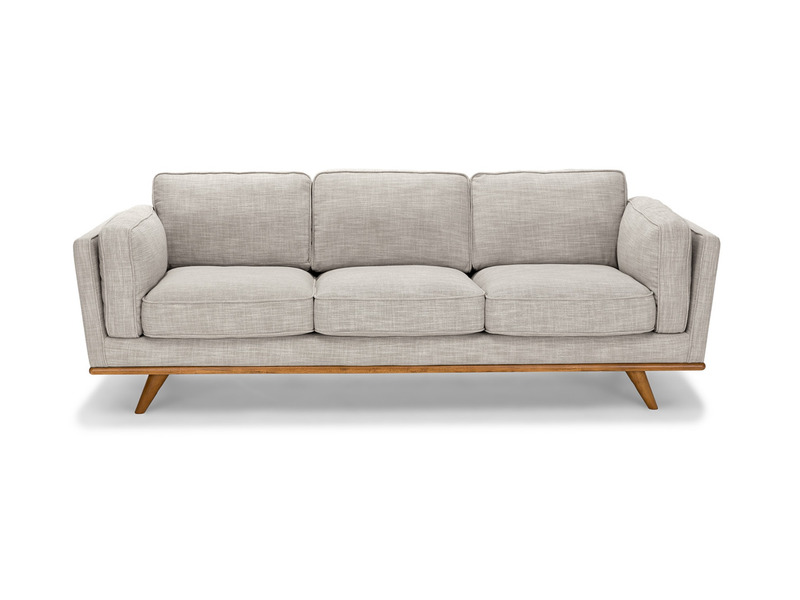 Sofa băng 3 chỗ phong cách hiện đại, chụp chính diện trên nền trắng, nổi bật với lớp bọc vải màu be nhạt và khung gỗ tự nh…