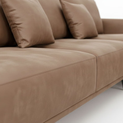Cận cảnh bề mặt da nhân tạo cao cấp màu nâu be của sofa, thể hiện rõ chất liệu mềm mại và đường may thẳng tắp, chắc chắn…