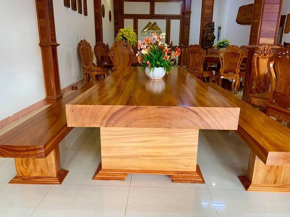 bàn ghế gỗ nguyên khối