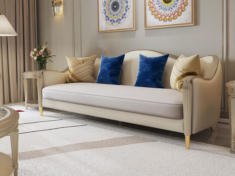 Cận cảnh sofa băng dài SF619016-123 màu kem nhạt, bọc da sinh thái hoặc vải jacquard, với khung gỗ sồi sơn màu be và chân…