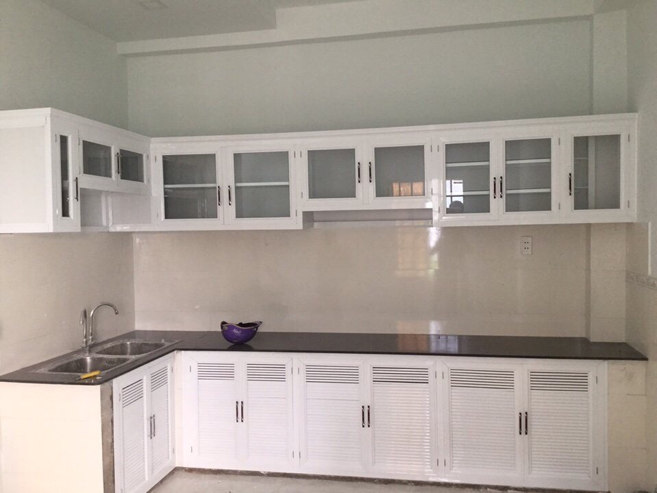 nên làm tủ bếp bằng chất liệu gì