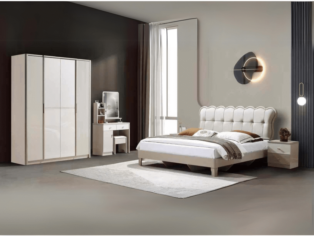 Toàn cảnh một phòng ngủ hiện đại với bộ giường ngủ BN2473-18 của Gia Khánh. Giường đôi lớn, tủ quần áo 4 cánh, bàn trang đ…
